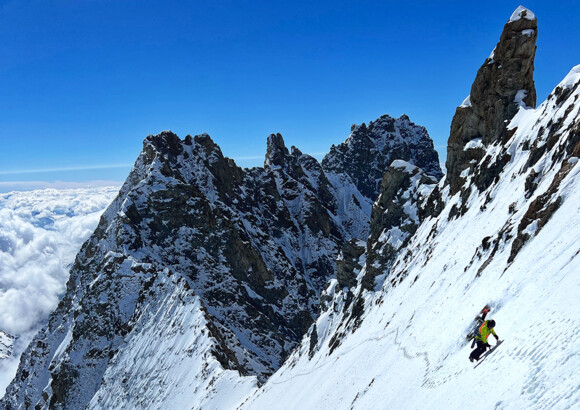 Le voyage engagé au Schreckhorn de Vivian Bruchez et Aurélien Lardy