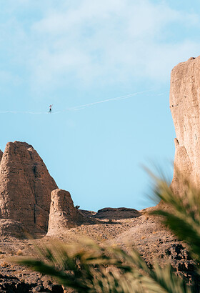 Quand Antoine Mesnage pose ses highlines dans le désert Marocain