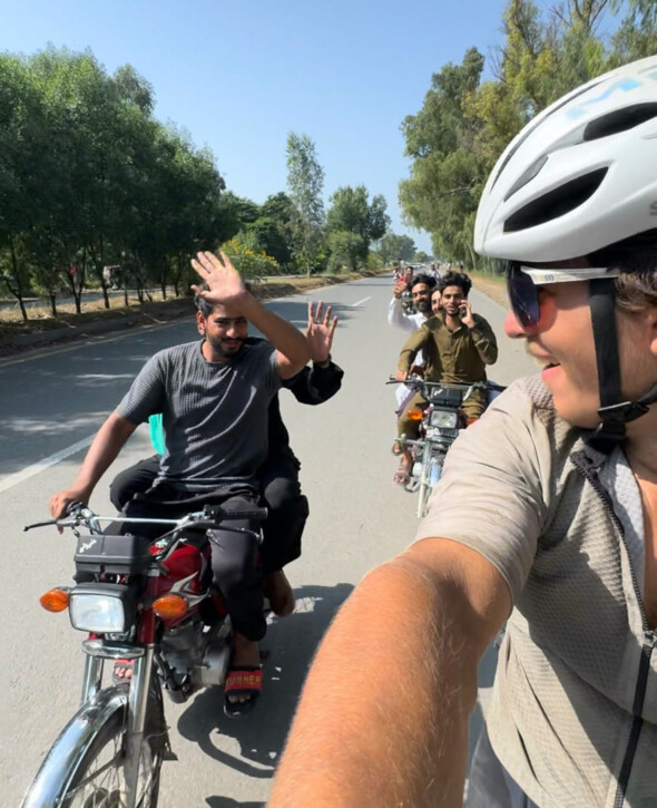 Road to Ama Dablam : Un périple de continent en continent en vélo pour gravir la plus belle montagne du monde