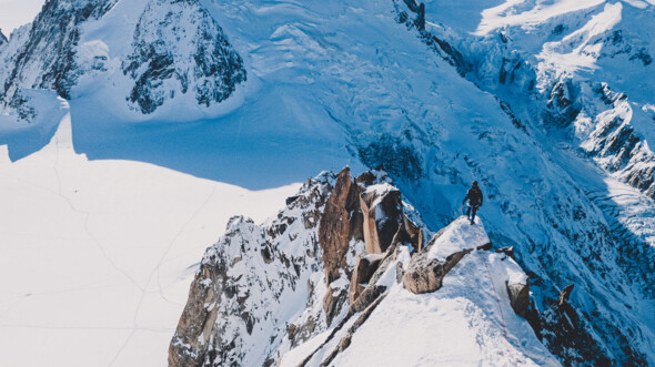 Mathis Dumas : Portrait d'un alpiniste surgissant de l'ombre