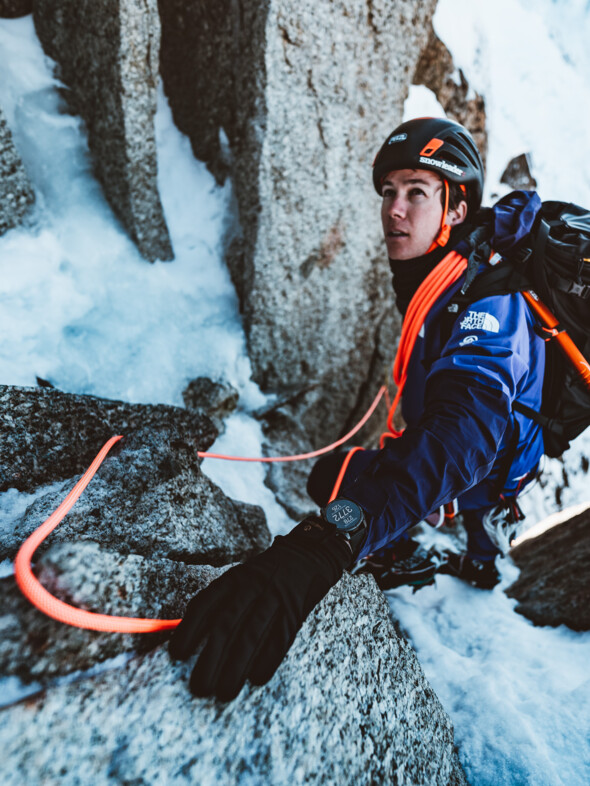 Mathis Dumas : Portrait d'un alpiniste surgissant de l'ombre